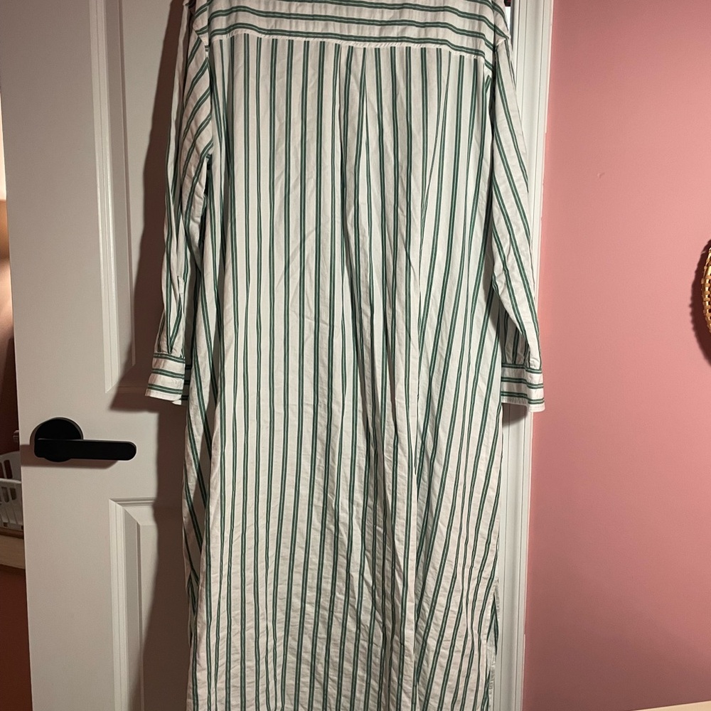 Universal Thread Green Long Sleeve Crew Neck Dress
